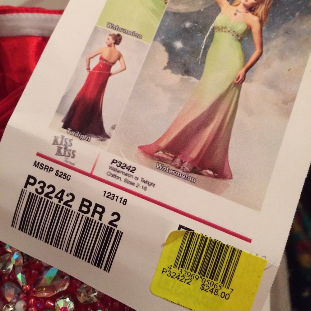 Stunning Red ombré Formal dress - Picture 3 of 4